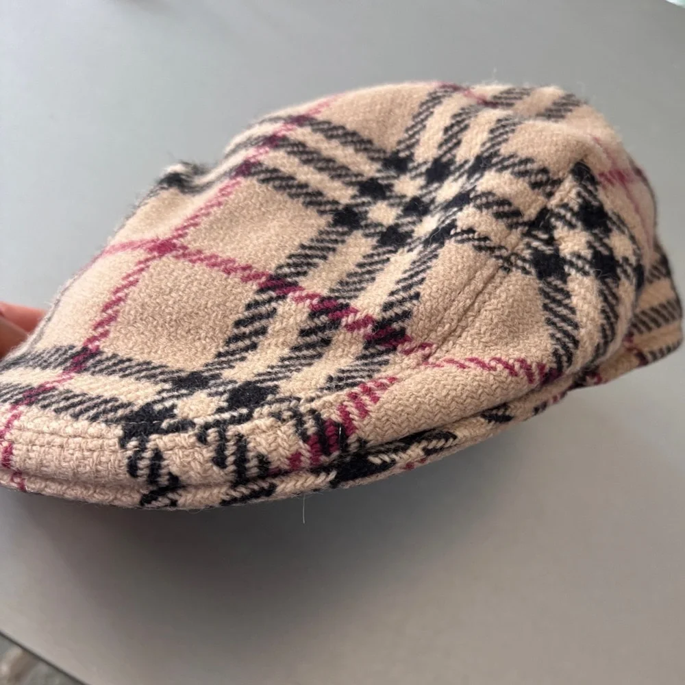 Burberry beige plaid cap